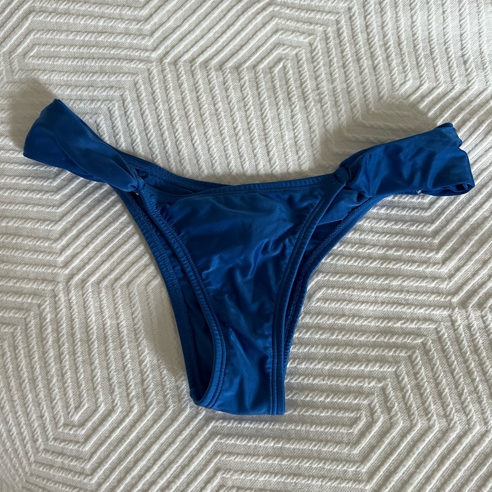 VIX Cheeky Bottom. Royal blue. Size medium.